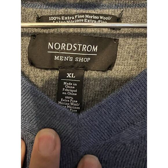 Nordstrom 100% Merino Wool V-Neck Sweater Men Sz XL Dark Blue Long Sleeves - Picture 2 of 6